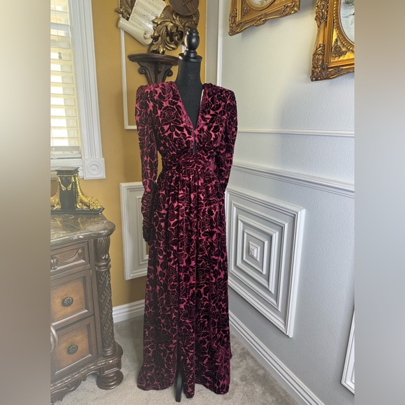 Elegant Red Velvet Floral Dress - Picture 16 of 16